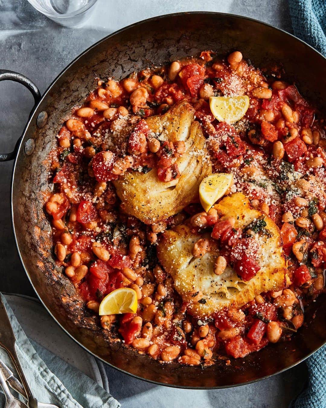 Gaby Dalkinのインスタグラム：「When my girl @gerihirsch calls and asks for a recipe for white fish.... this is what came out of my brain! Pan fried white fish with tomato basil beans. VERY INTO IT!! It’s on the blog and it’s 🔥 https://whatsgabycooking.com/white-fish-with-tomato-basil-beans/」