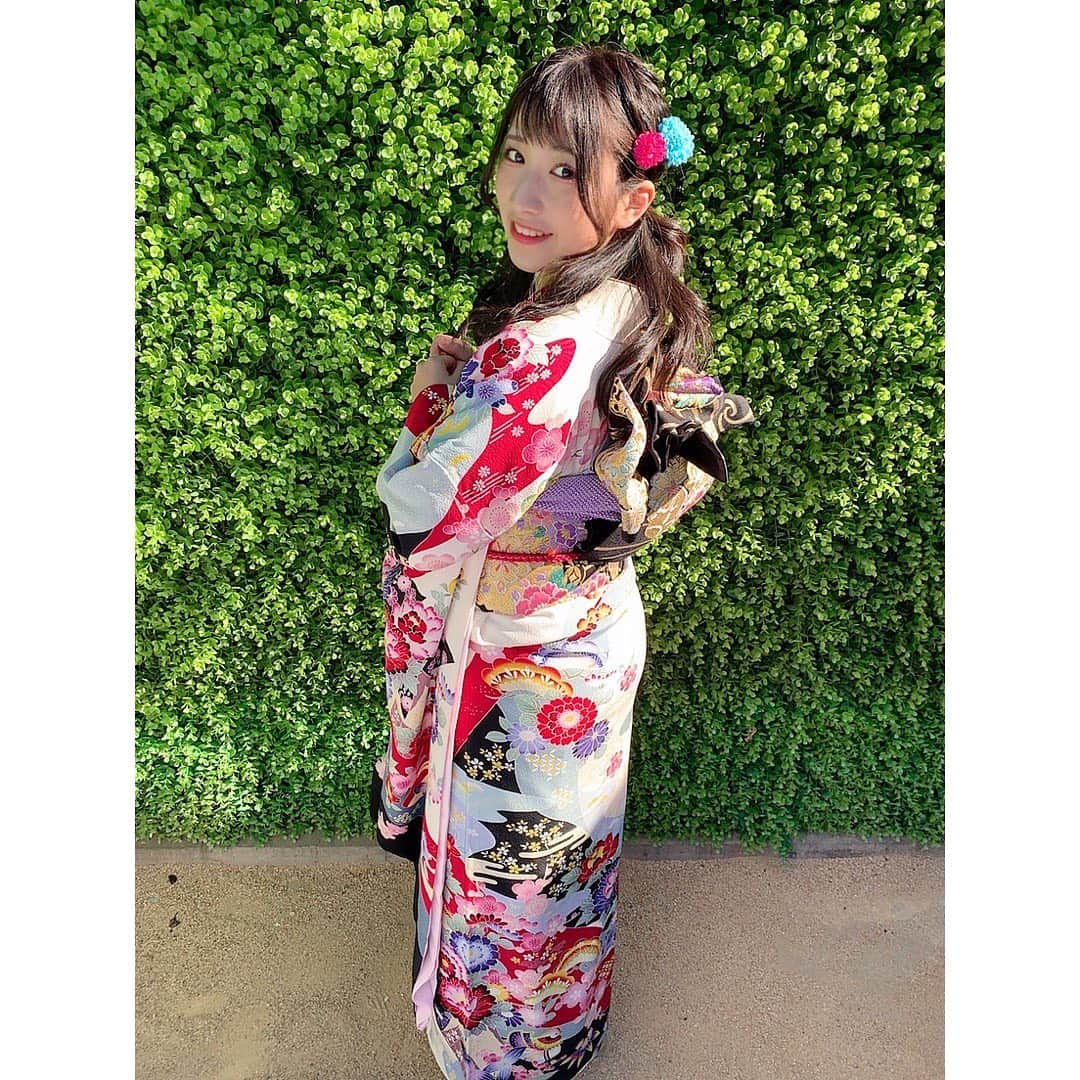 加藤一華さんのインスタグラム写真 - (加藤一華Instagram)「. 全身も👘🌼 ちょっと前髪切りすぎてる👶🏻笑  #振袖 #お正月 #着物 #japanesegirl  #晴れ着 #着物ヘアアレンジ #furisode #着物ヘア #hairstyle #kimono」1月6日 11時01分 - ichika_kato