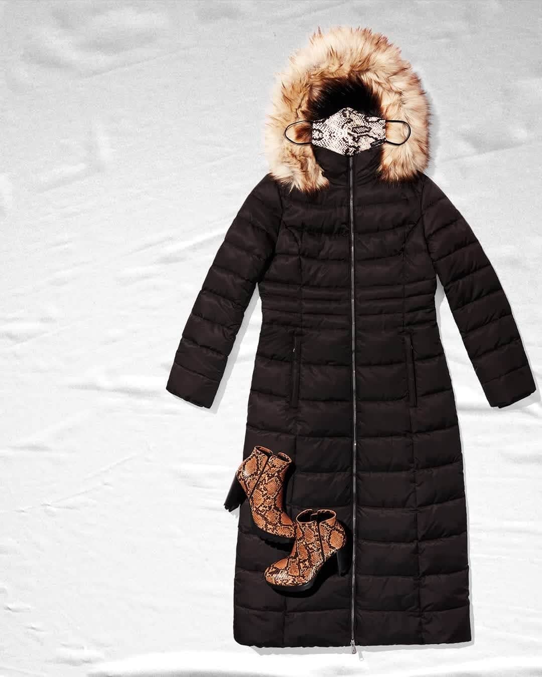 ケネスコールのインスタグラム：「It’s wild out there…protect yourself with an animal-print mask paired with our latest quilted puffer with faux fur trim, and our Justin snake-print bootie. #StaySafeOutThere #WearAFuckingMask #ProtectEachOther  When you shop at KennethCole.com, we’ll donate to THE MENTAL HEALTH COALITION – a life-changing movement working to destigmatize all mental health conditions. Info link in bio.」