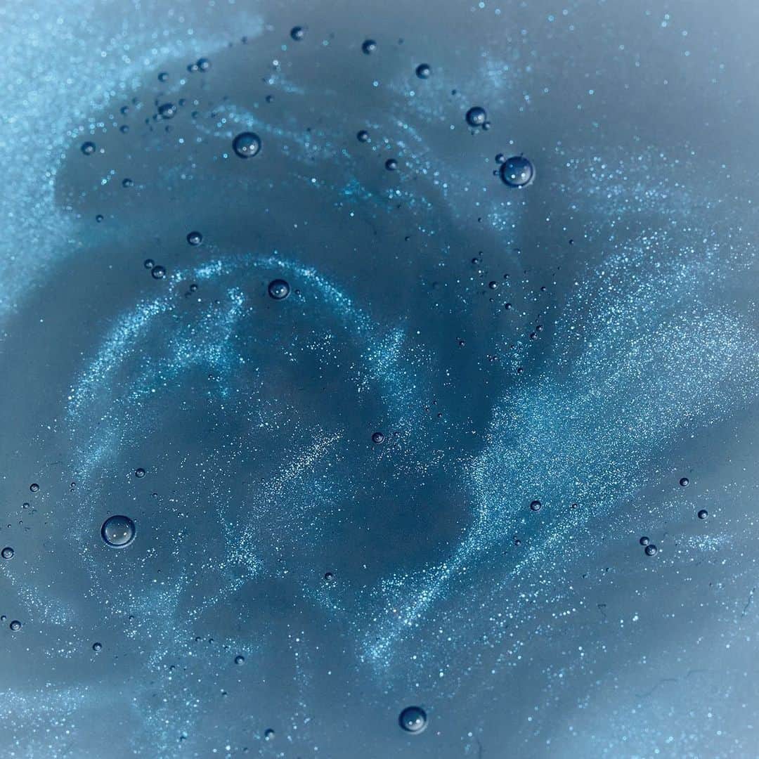 ドゥラメールのインスタグラム：「Your cold-weather cleanser is the winter skin must-have that gently purifies, detoxifies and helps protect skin from air pollutants.」