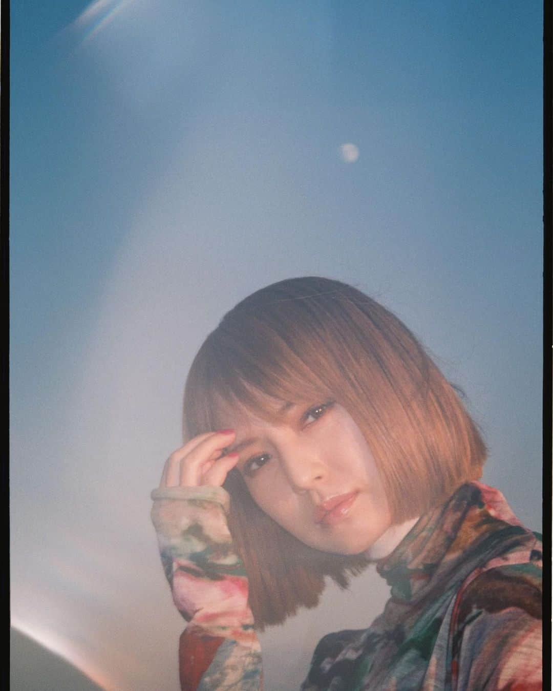 HARUNAさんのインスタグラム写真 - (HARUNAInstagram)「New Single「eternal」予約受付始まっています。 既に予約したよって声も沢山頂いてて嬉しいです☺️ CDだけじゃなくカセットテープやアナログでもリリースするので好きな方法で聴いてくれたら。グッズもあるよ。 数量限定商品なので、予約はお早めに🕊」1月6日 11時23分 - haru_na810