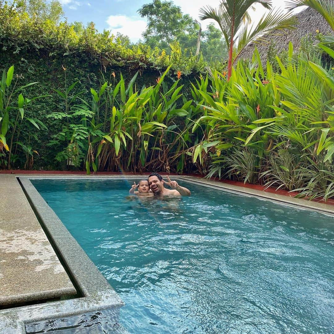 Gaurav Tanejaのインスタグラム：「Papa Wowwwwww  #flyingbeast #pool #kerala #vacation」