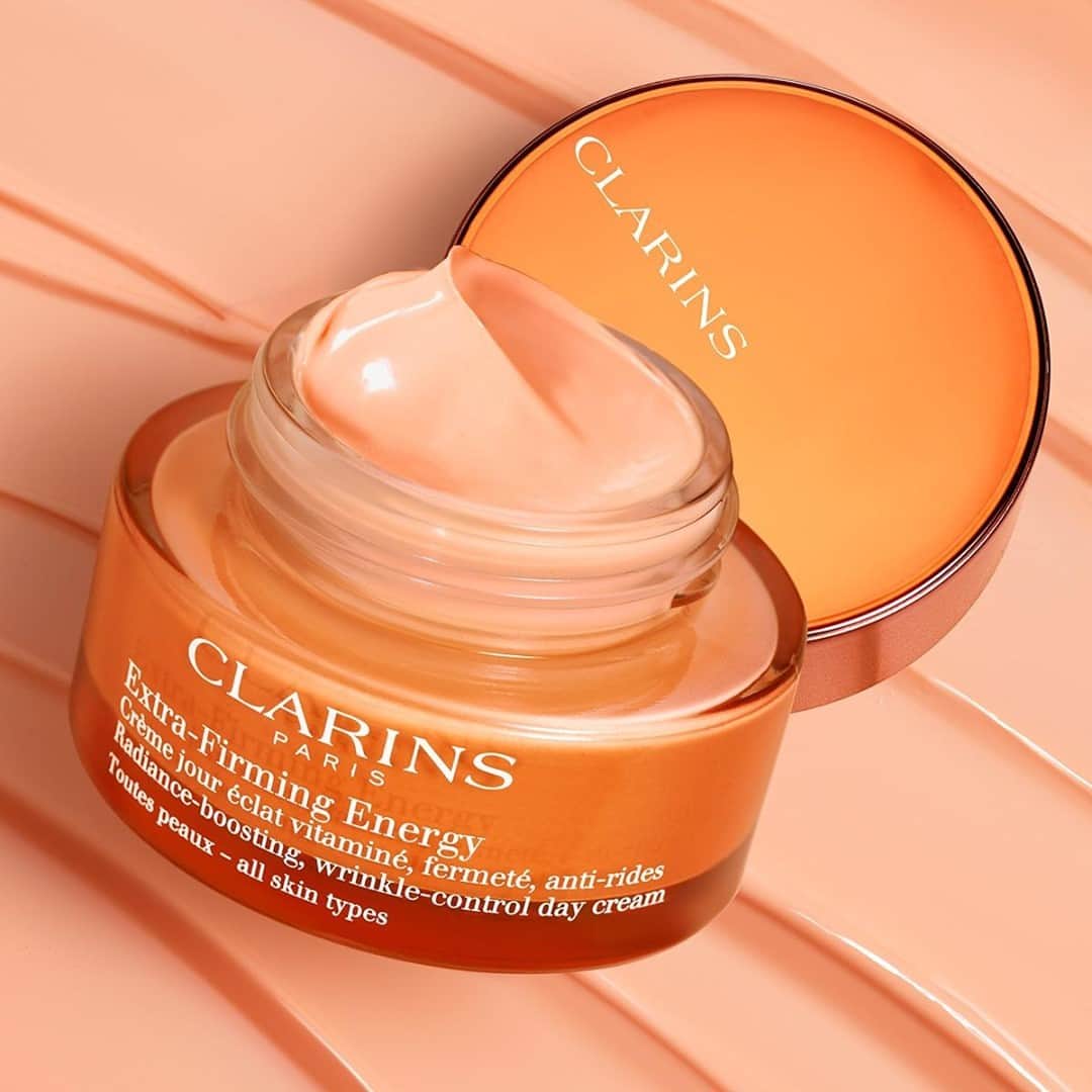 Clarins Canadaのインスタグラム：「Extra-Firming Energy benefits from 40 years of Clarins firming expertise and is powered by Clarins' brand new [GLOW PLUS COMPLEX] that's highly concentrated in superfruits. It offers skin its superpowers so that you don't have to choose between firmness and radiance!🌟⁣ __________⁣ Extra-Firming Energy, c’est avant tout 40 ans d’expertise fermeté Clarins,⁣ mais c’est aussi le soin rêvé qui offre des superpouvoirs à la peau des femmes : boosté par un tout nouveau complexe, concentré de superfruits vitaminés,⁣ le [GLOW PLUS COMPLEX]. Extra-Firming Energy, pour ne plus avoir à choisir entre fermeté et éclat !🌟⁣ .⁣ .⁣ .⁣ #Clarins #ItsAllAboutYou #ClarinsSkinCare #EnergizeYourSkin #ExtraFirming」