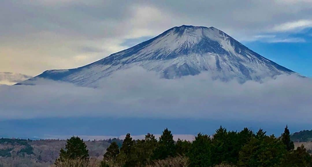 渡辺裕之さんのインスタグラム写真 - (渡辺裕之Instagram)「今朝の富士山は寒空 #霊宝富士  ＃寒空 ＃コロナに負けるな ＃合掌」1月6日 11時35分 - hiroyuki6267