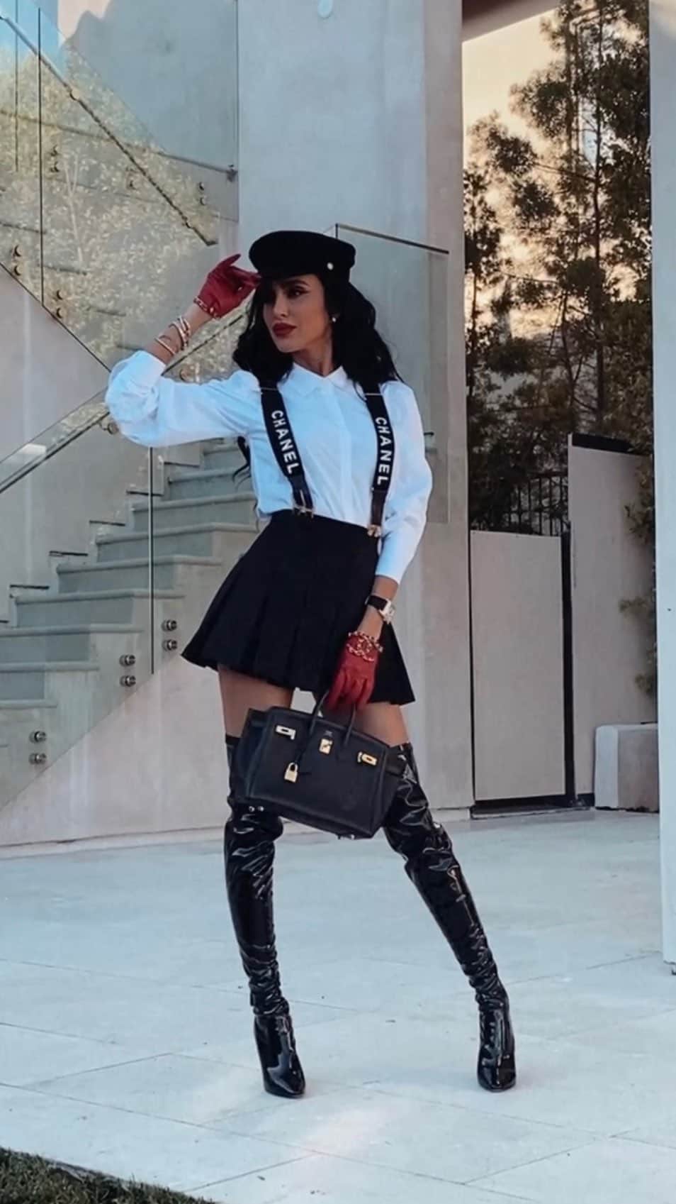 リリー・ガリーチのインスタグラム：「I just got tested, turns out I’m still that b*tch 🤷🏻‍♀️ Paris Inspired Outfit: Wear or Tear?!」