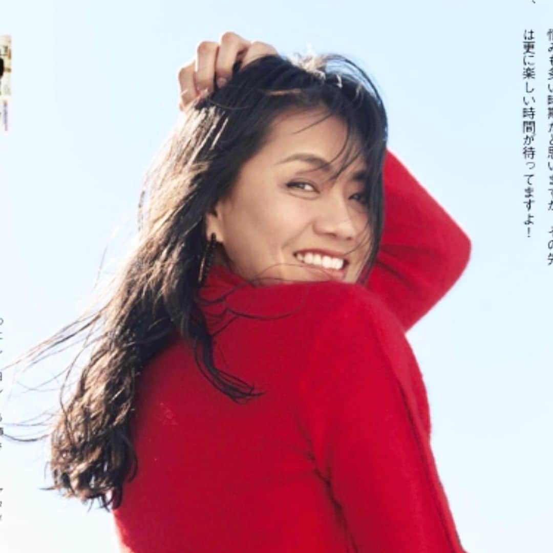 のインスタグラム：「５０代の私から #2021年　#40歳になる方へ #エールを #2度目の成人式㊗️ #おめでとうございます 🎉 今月号の#STORY 2月号 @story_love40  取材ページに出ています  私の40代はSTORYと共に駆け抜けました #やりたい事 #出来る事に #貪欲に生きましょう  #４０代はまだ若い❣️ #気力も体力もあり #40代はキラキラ✨ #女の花道🌸  こんな時代ですが #諦めないで　 #まだまだこれから 50．60代からしたら若くて羨ましいんだから😆 #まだ40代#まだ若い バリバリお仕事で忙しい人も 子育て真っ最中で忙しい人も　その子育てすらも　 忙しい自分も全て #楽しんで😆」