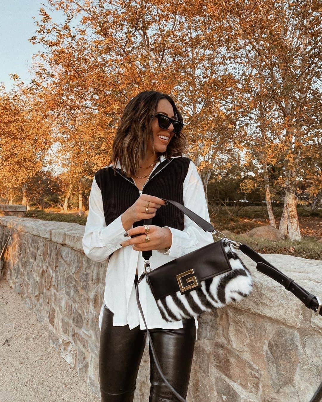 ゲスのインスタグラム：「what's black, white & cute all over? 🖤🤍 #LoveGUESS (📸: @samiraradmehr)」