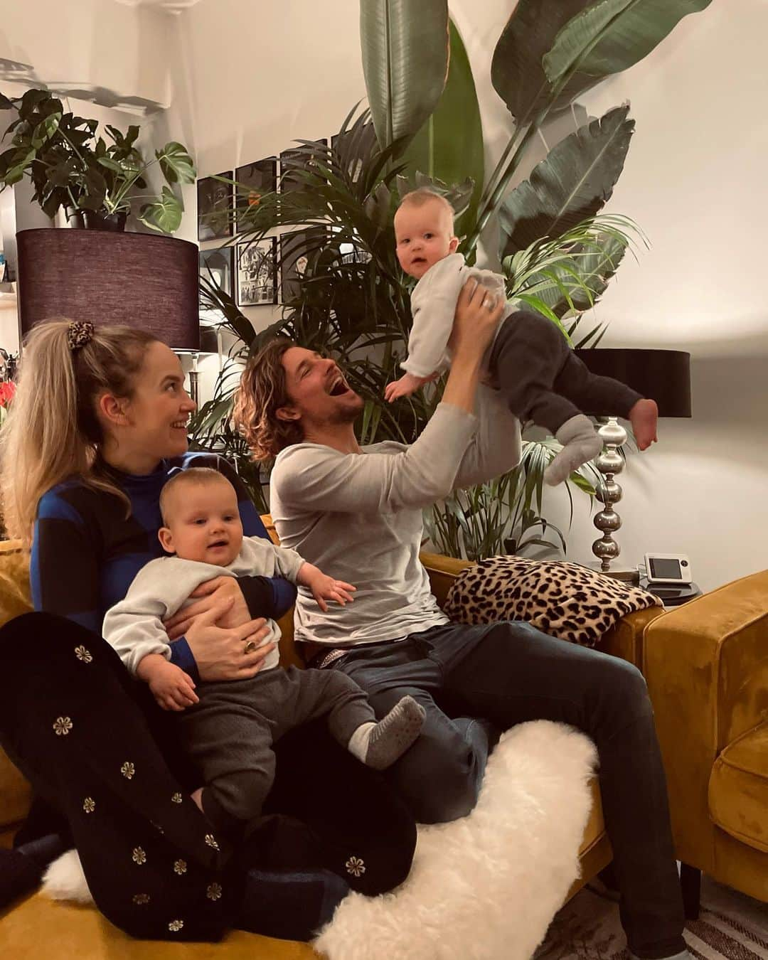 WOUTER PEELENさんのインスタグラム写真 - (WOUTER PEELENInstagram)「Two days ago we arrived in our rental in Amsterdam ❌❌❌ We will stay here until we get the keys of our new house. Can’t wait but this house is soooo comfortable, the boys felt at home right from the start and that’s all that matters 👶🏼👶🏼」1月6日 2時44分 - wouterpeelen1