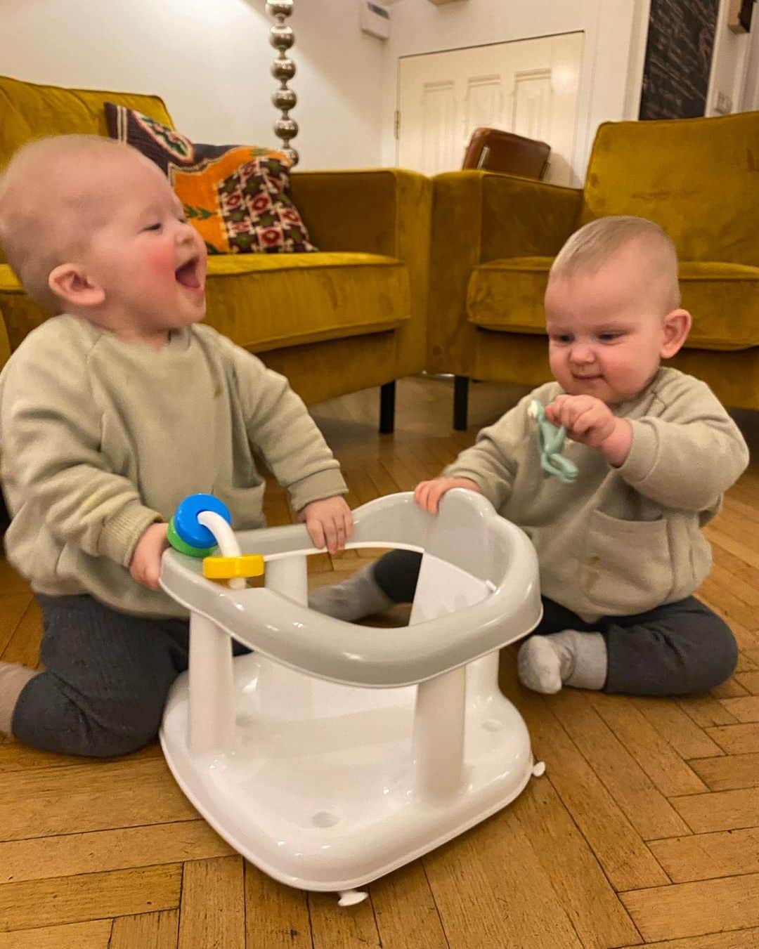 WOUTER PEELENさんのインスタグラム写真 - (WOUTER PEELENInstagram)「Two days ago we arrived in our rental in Amsterdam ❌❌❌ We will stay here until we get the keys of our new house. Can’t wait but this house is soooo comfortable, the boys felt at home right from the start and that’s all that matters 👶🏼👶🏼」1月6日 2時44分 - wouterpeelen1