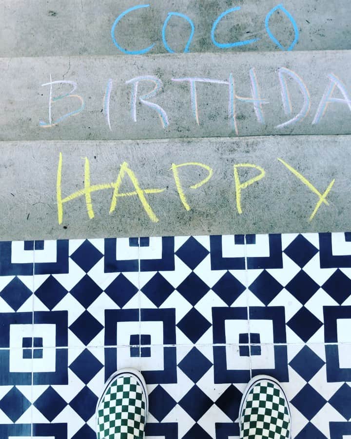 コンスタンス・ジマーのインスタグラム：「I HAVE A TEENAGER!!! Trying to make these times a little brighter for pandemic celebrations! #happybirthdayCoco」