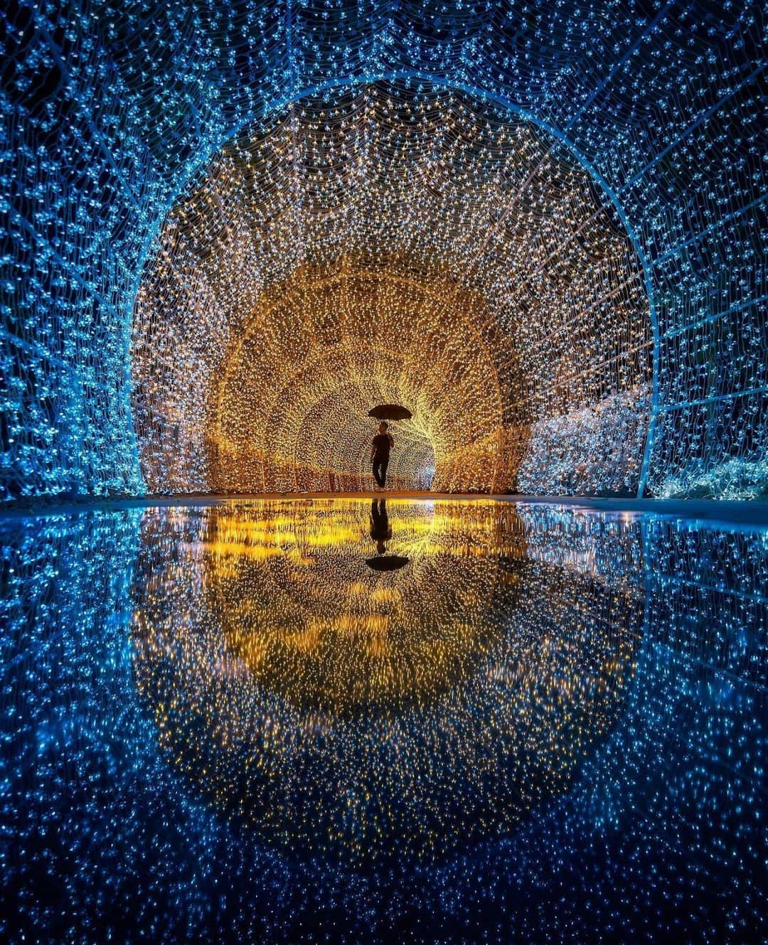 Canon Photographyさんのインスタグラム写真 - (Canon PhotographyInstagram)「Incredible light tunnel  Photography // @blowithand  Curated by @henry.nathan  #light #tunnel #thailand #art #relection」1月6日 2時58分 - cpcollectives