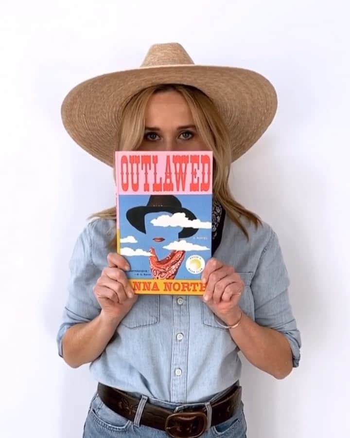 リース・ウィザースプーンのインスタグラム：「Our January @reesesbookclub pick is a WILD one! Centered around a fugitive on the run, @annanorthbooks’ #Outlawed is a riveting story unlike anything I’ve read before! This feminist Western will keep you on the edge of your seat on a high stakes ride through the old West. The search for identity and desperation to survive drive this intensity of this women-on-the-run adventure! Join this gang of outlaws over yonder on #reesesbookclub 📚 💫🐎」