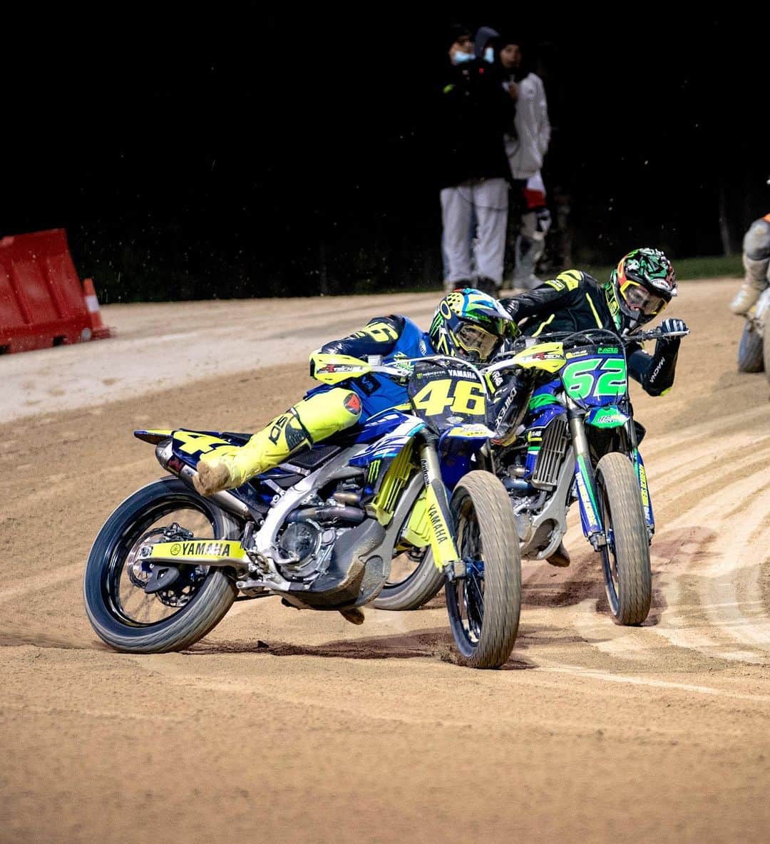 バレンティーノ・ロッシのインスタグラム：「First training of 2021 at the MotoRanch with the @vr46ridersacademyofficial  📸 @camilss」