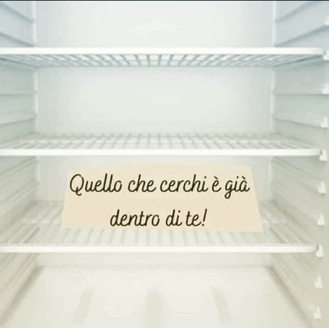 のインスタグラム：「Secondo proposito del  2021... RIDERE TANTISSIMO delle proprie debolezze.#newyear #buonipropositi」