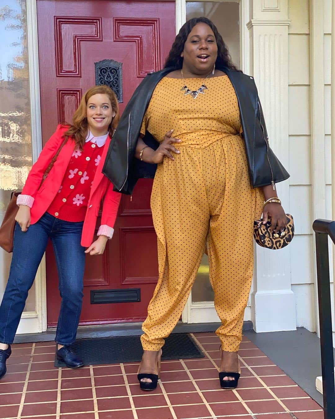 アレックス・ニューウェルのインスタグラム：「Baby we’re back BY POPULAR DEMAND!!! Get into tonight looks!!! #zoeysplaylist TONIGHT @nbc」