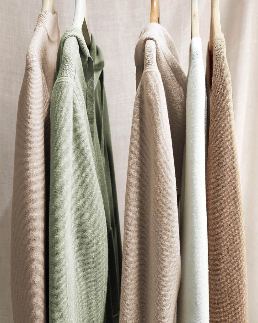 Banana Republic のインスタグラム：「Deciding on your 2021 style looks? Dress it up with one of our elevated essentials. After all, everything's better in a sweater.」