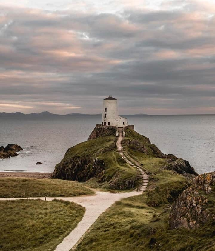 Shore Projectsのインスタグラム：「The old lighthouse⁠ ⁠ 📸: @aligordon89⁠ ⁠ #shoreprojects」