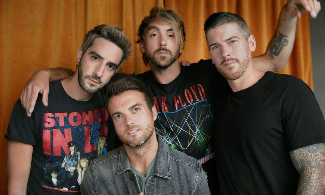 Rock Soundのインスタグラム：「All Time Low's massive track 'Monsters' has entered the Billboard Hot 100 Chart at No.88.   It's the second of the band's tracks to appear on the chart and the first since 2009, which was 'Damned If I Do Ya, Damned If I Don't'」