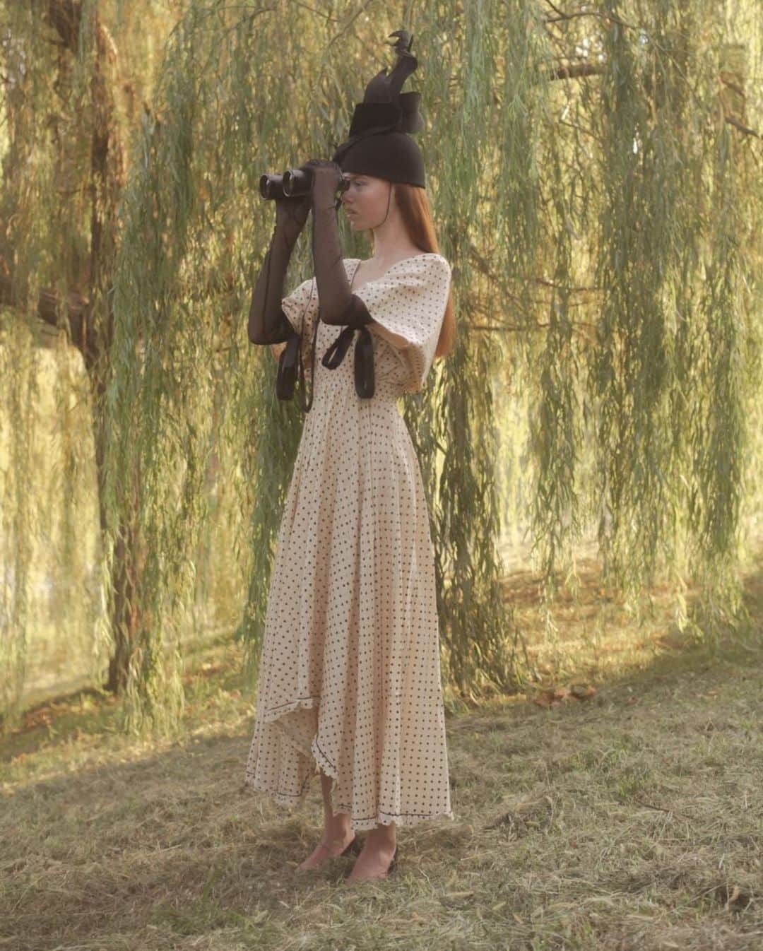 のインスタグラム：「SICKY MAGAZINE - 29 OCTOBRE 2020 🍂 ❤️⁠ Dress Charlotte⁠ PHOTOGRAPHY: MATEI OCTAV⁠ FASHION: LORENZO GARZELLI⁠ HAIR & MAKE-UP: NAIKE BILARDO」