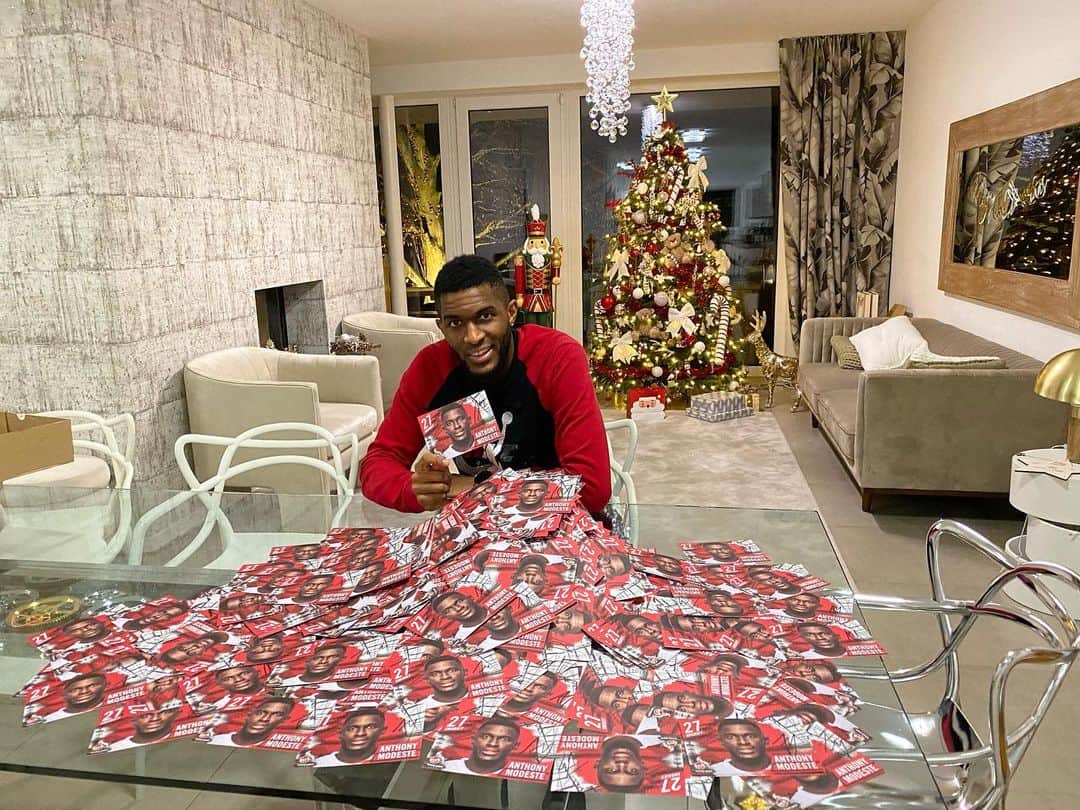 のインスタグラム：「Für Die Fans ✍🏾✅🔴⚪️🤓」