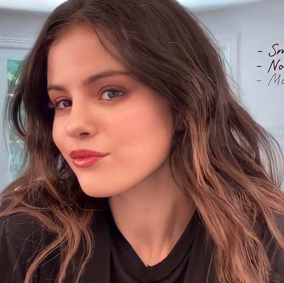 Always With Selenaのインスタグラム：「this bag is so beautiful and i love the new collection i really hope i can get some of this 🙌🏽🙌🏽」