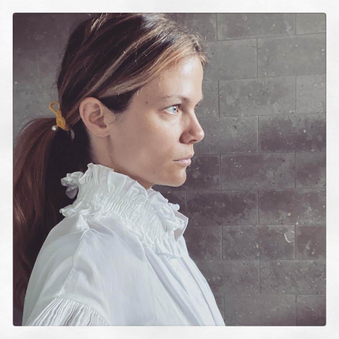 ブルックリン・デッカーのインスタグラム：「I caught a glimpse of myself in the mirror looking like the dreamy male lead in a Jane Austen adaptation and I couldn’t not share.」