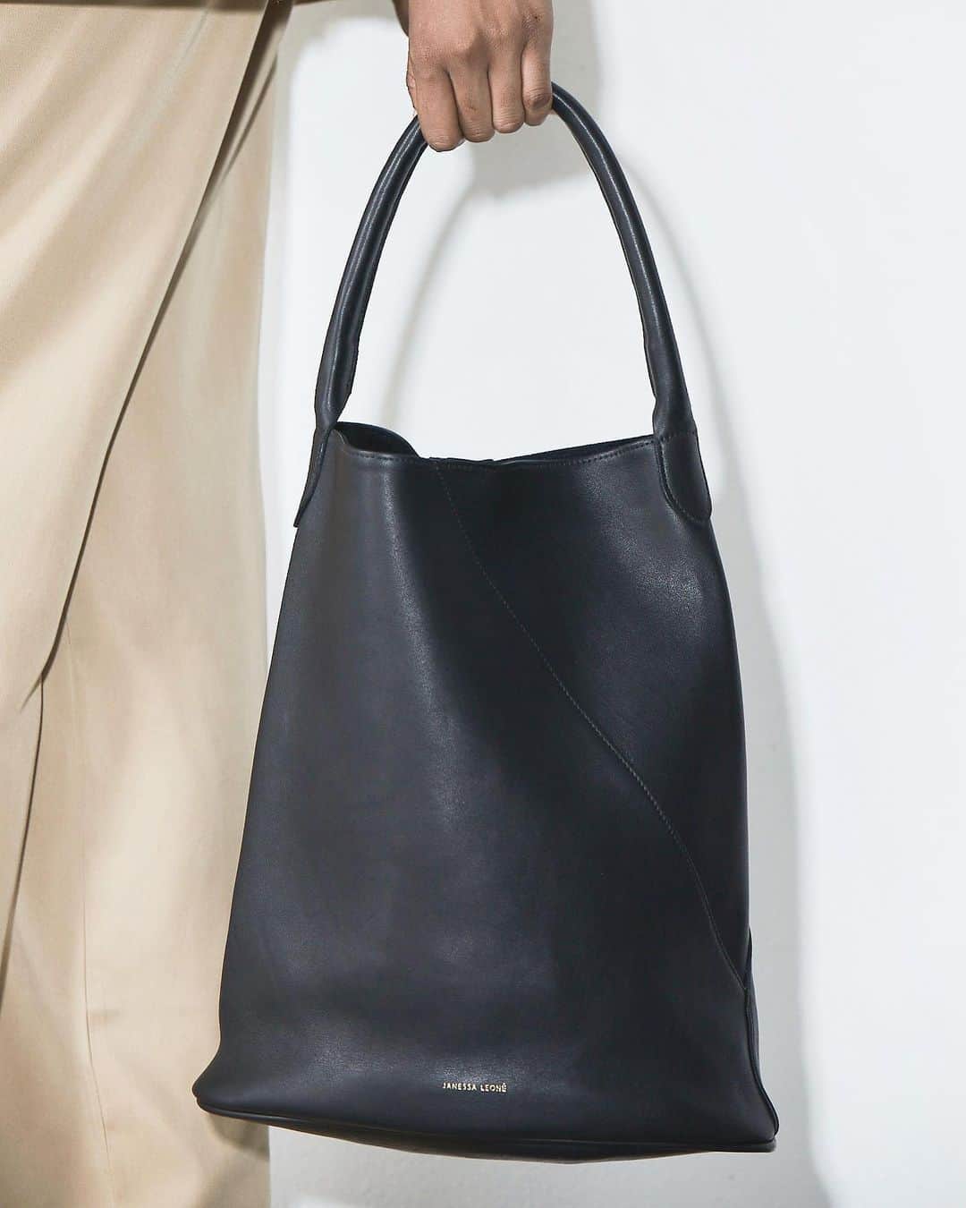 JanessaLeoneのインスタグラム：「BAG 03  #janessaleone」
