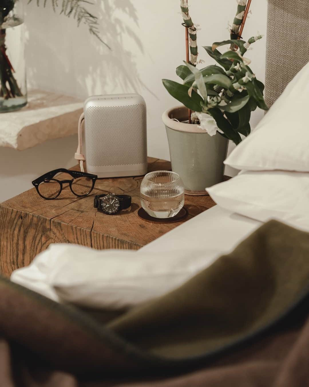 MR PORTERのインスタグラム：「Tidy nightstand, tidy mind. What's on yours? #MRPORTERatHome  Shop the story: RAY-BAN - Round-Frame Acetate Optical Glasses, Timex - Navi Land 38mm Stainless Steel and Ballistic Nylon-Webbing Watch」