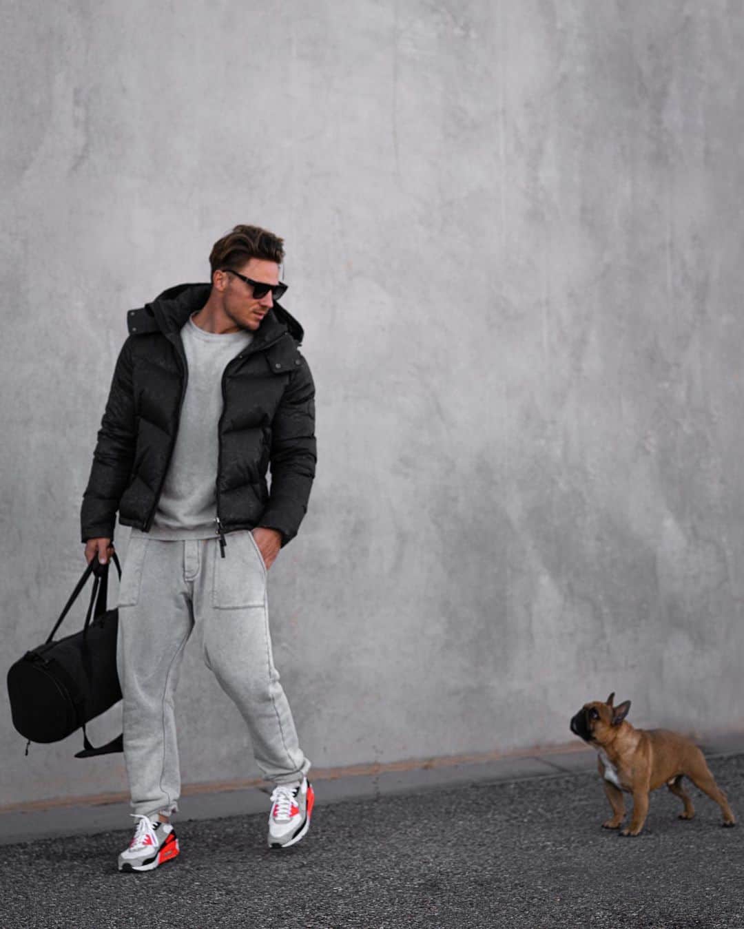 スティーブ・クックのインスタグラム：「When your gym partner doesn’t want to come back after two weeks of holidays- Pick their ass up! We have gains to make!  @bodaskins outfit」