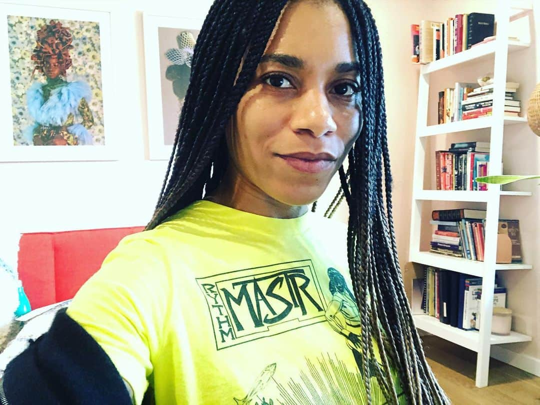 Kelly McCrearyさんのインスタグラム写真 - (Kelly McCrearyInstagram)「RPF: Resting phonebank face. Hit the link in my bio and stories to sign up for Georgia runoff phonebanking. Let’s support folks in Georgia as they fight to get the representation they deserve, and flip the Senate BLUE!! 🍑💙」1月6日 5時27分 - seekellymccreary