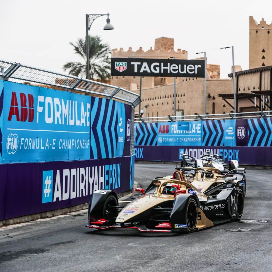ジャン＝エリック・ベルニュのインスタグラム：「Saudi Arabia will be our World Championship Season 7 opener!! I have great memories from the DIRIYAH ePrix 💫 Can’t wait to go back! #JEV25」