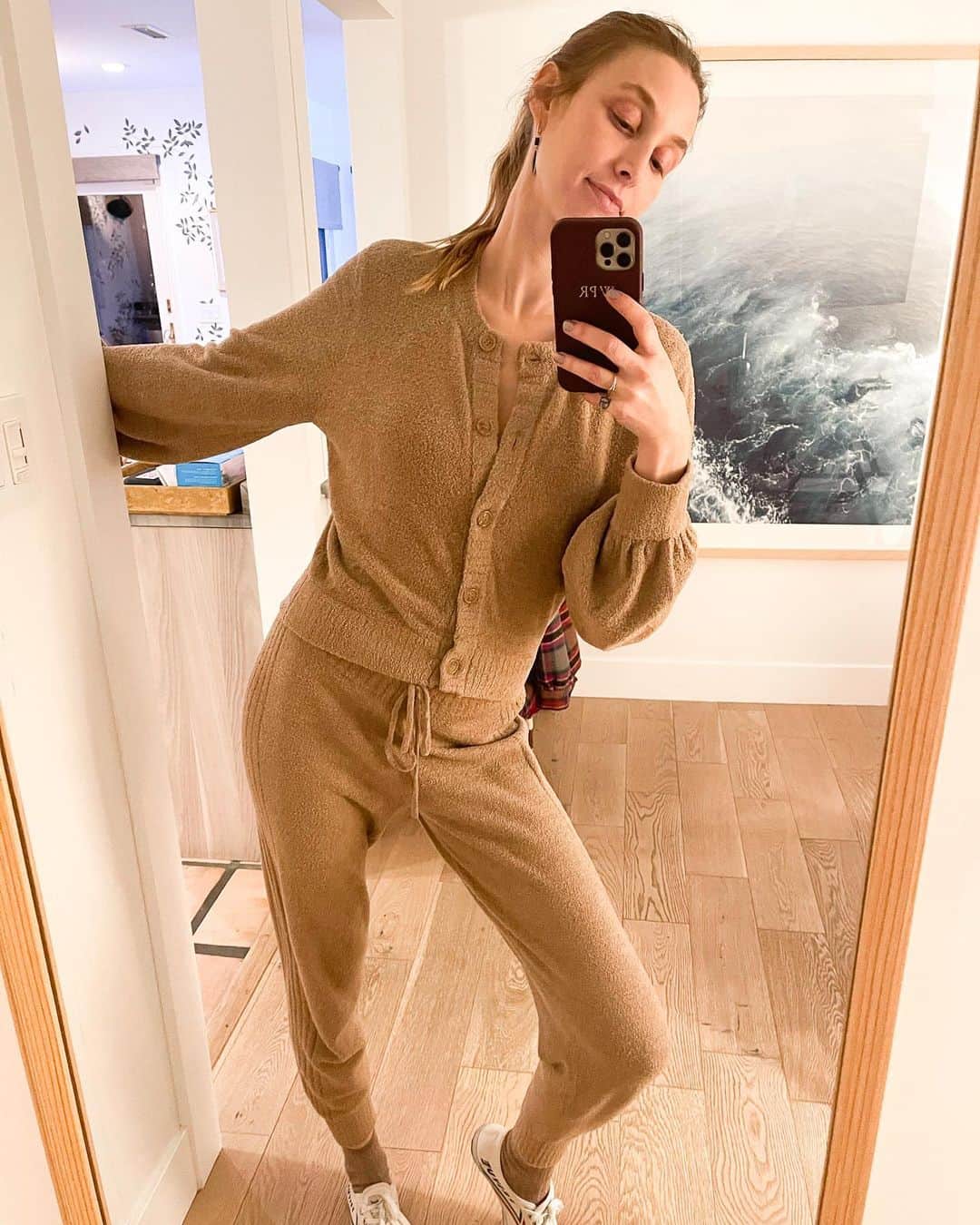 のインスタグラム：「I can only handle being in one or two colors at a time these days. @shopbop #ShopbopMoves #ad」