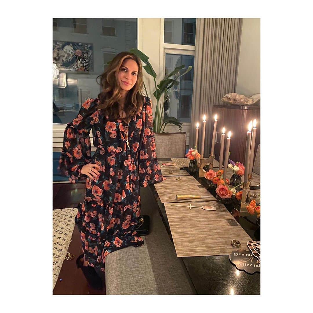 ティーバッグスのインスタグラム：「Hostess with the mostess ✨ The gorgeous @malinimurjani in our Celeste dress. Tap through today’s story for our favorite #MISAmuse looks of the week. #MISAworld」