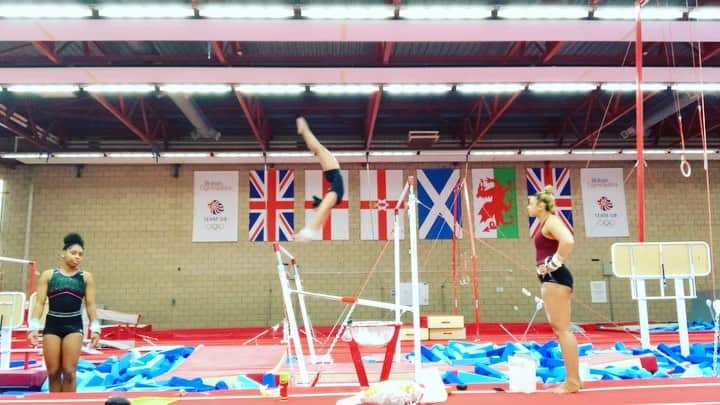 レベッカ・ダウニーのインスタグラム：「New year, new team, same dream ✨」