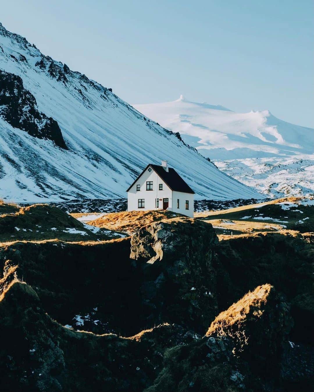 FOLKのインスタグラム：「How’s your new year going so far? Today’s favorites: 1.) @dpc_photography_ 2.) @beasquire 3.) @jwirtalla 4.) @ryanresatka 5.) @journey.tom 6.) @dilettaland」