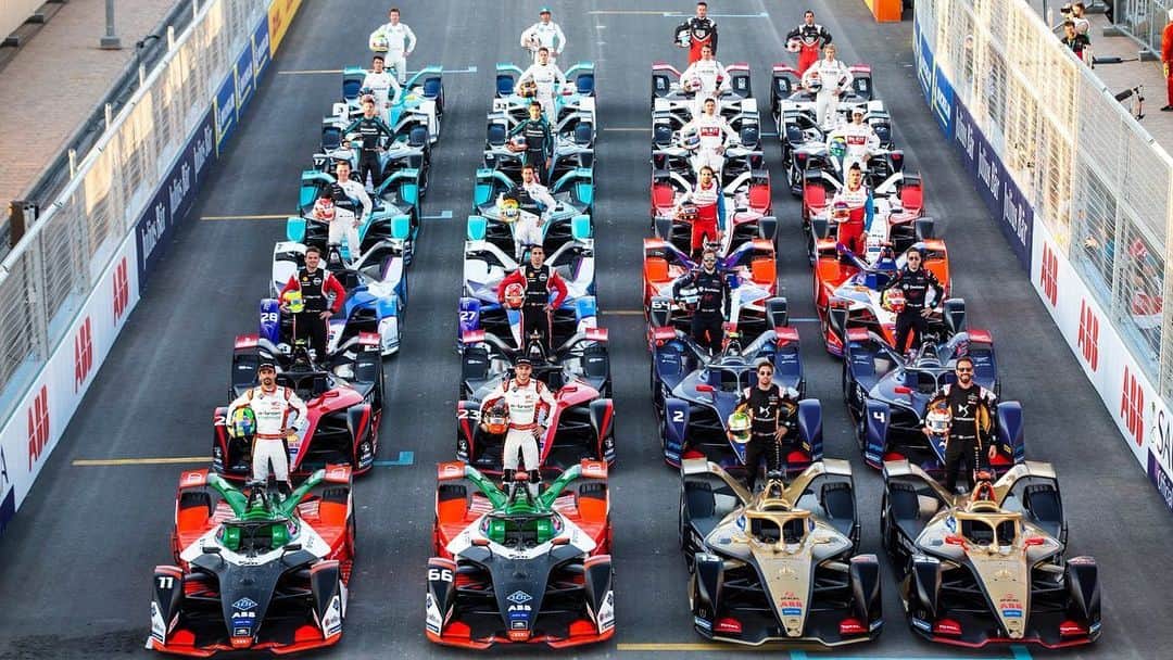 ルーカス・ディ・グラッシさんのインスタグラム写真 - (ルーカス・ディ・グラッシInstagram)「⚠️ Confirmado ⚠️ O Campeonato Mundial de #FormulaE começará em #Riyadh dias 26-27 de Fev. ... e eu ouvi dizer que será transmitido pela @tvcultura aqui no Brasil 🇧🇷 !! Excelente !! —- #FIAFormulaE #FormulaE #Electric #ElectricVehicle #Racing #Motorsport #futureiselectric #AudiSport #Audi #etron #RSetronGT #Forcepoint #AudiBrasil #Boss #Enerzee #ZeroSummit #Technology #DiGrassi #LucasDiGrassi #Automobilismo #ElectricCar #EV #BellHelmets」1月6日 6時05分 - lucasdigrassi