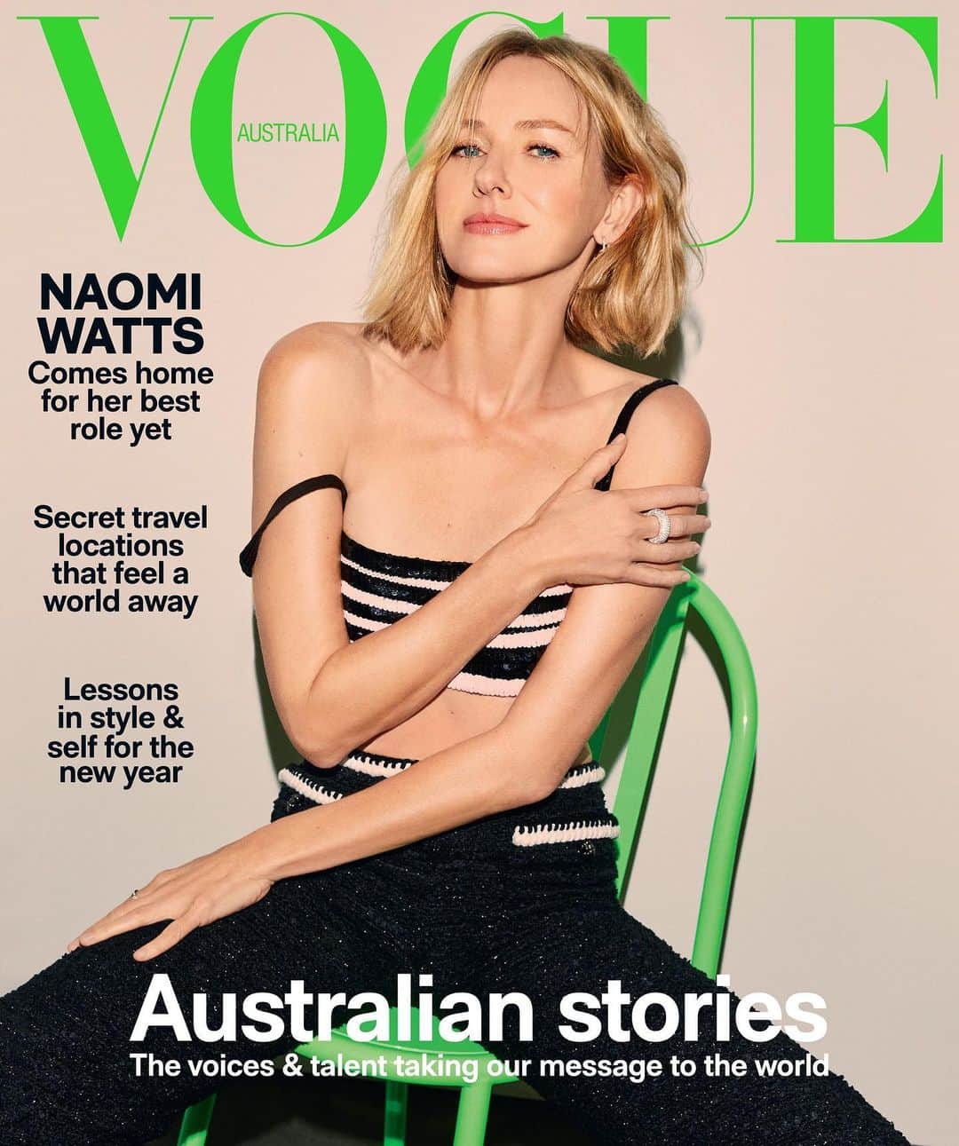 Vogue Australiaさんのインスタグラム写真 - (Vogue AustraliaInstagram)「@naomiwatts is our January cover star! 💚 The English-born, Australian-raised, two-time Oscar best actress nominee returns to screens this month in #PenguinBloom, a moving Australian film that offers an inspiring start to 2021. “It was a lazy morning in bed with the children,” Watts tells @stephaniewoodsydney of the moment she first read @samjbloom’s story of survival after suffering devastating injuries when a railing she was leaning on broke and she fell six metres during a holiday in Thailand in 2013. “And I just pulled it out and I saw a lot of these really compelling images that were so beautiful, and something to share with the children. It was just such a beautiful story about how a broken family comes together and repairs itself, and a story of hope and resilience.” Read the entire story by becoming a #Vogue VIP, and tap the link in bio for #NaomiWatts's most incredible style moments. Photographed by @carinbackoffphoto, styled by @elissasantisi, make-up by @marywilesmakeup, hair by @renatocampora, Vogue Australia, January 2021.」1月6日 6時07分 - vogueaustralia