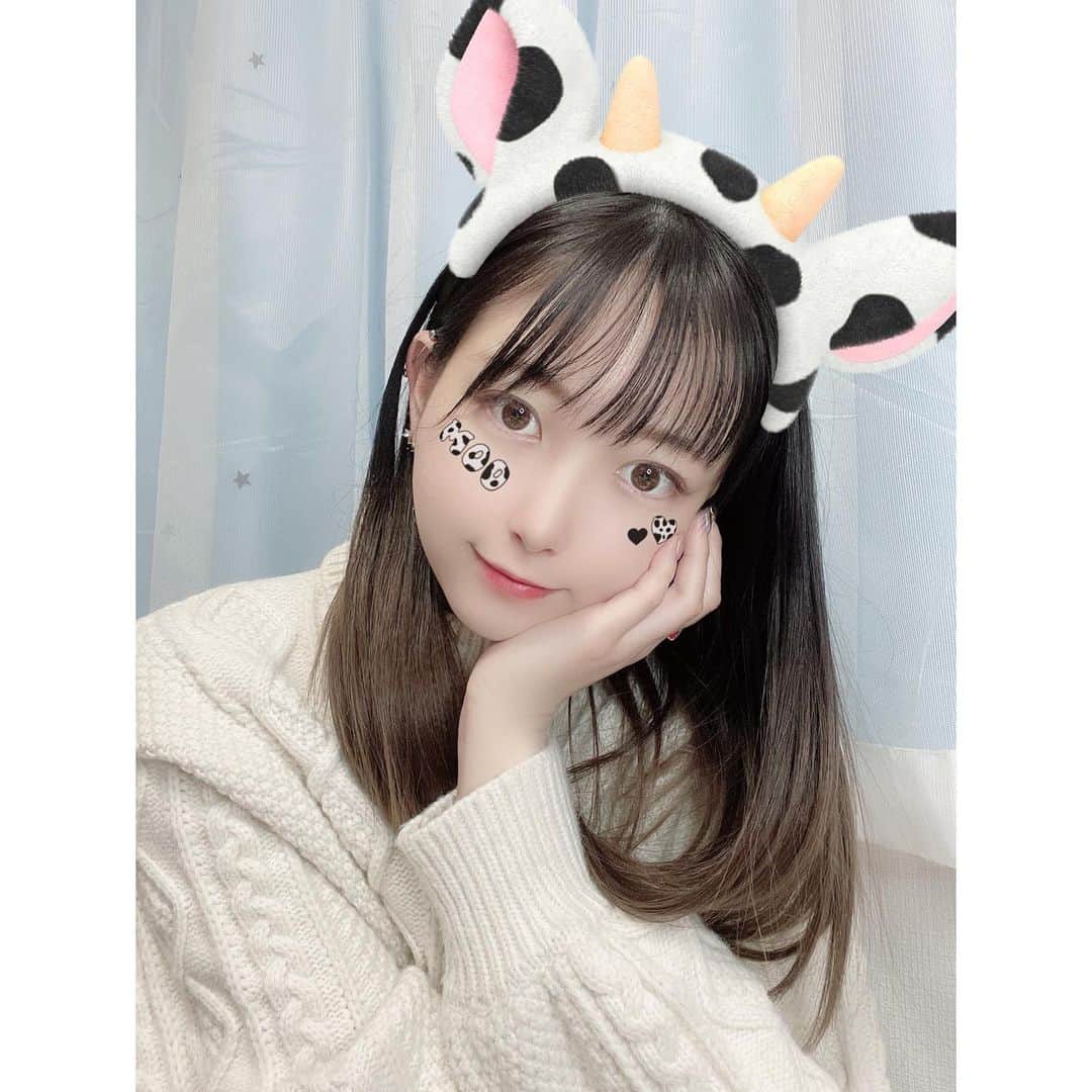 大崎菜々子のインスタグラム：「・ 改めまして、あけましておめでとうございます🎍  今年もよろしくお願いいたします。  皆様のご健康とご多幸をお祈り申し上げます。  年女頑張ります🐮🌱  #丑年 #謹賀新年 #happynewyear #2021 #年女 #🐮   #横浜 #美少女図鑑 #女子大生  #fashiongram #白ニット #冬コーデ #좋아요 #팔로우미 #오오티디  #패션  #패션스타그램 #followme #pleasefollowme #pleaselike #model #cosplayer #l4l #fashion  #girl  #cute #かわいい #instagood  #makeup #cosmetics」