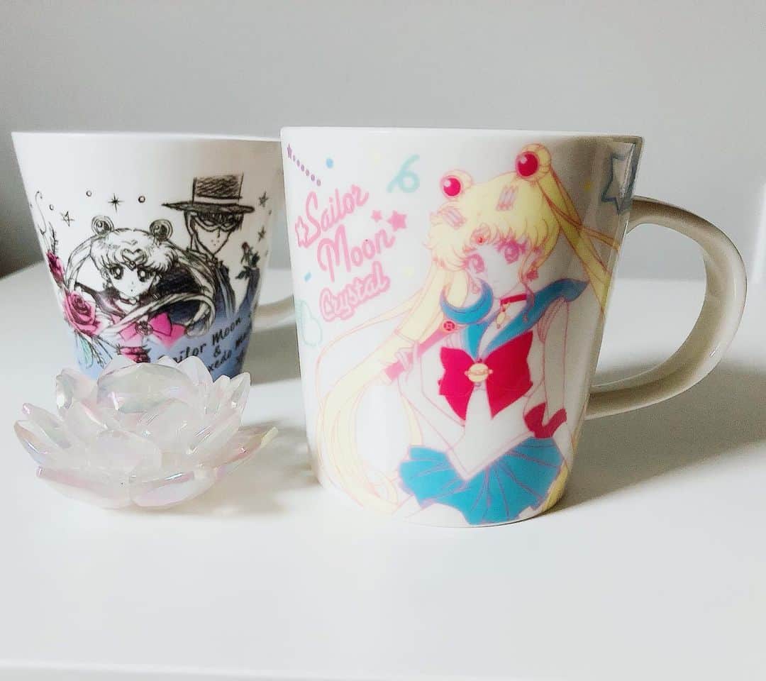 Sailor Moonさんのインスタグラム写真 - (Sailor MoonInstagram)「✨🌙 Hot beverage season = cute Sailor Moon mugs! JK I don’t use them!! Swipe to see backs! They are both many years old but could potentially be found on eBay! 🌙✨  #sailormoon #セーラームーン　#mugs #tea #teacup #coffee #coldweather」1月6日 6時14分 - sailormoon_sc