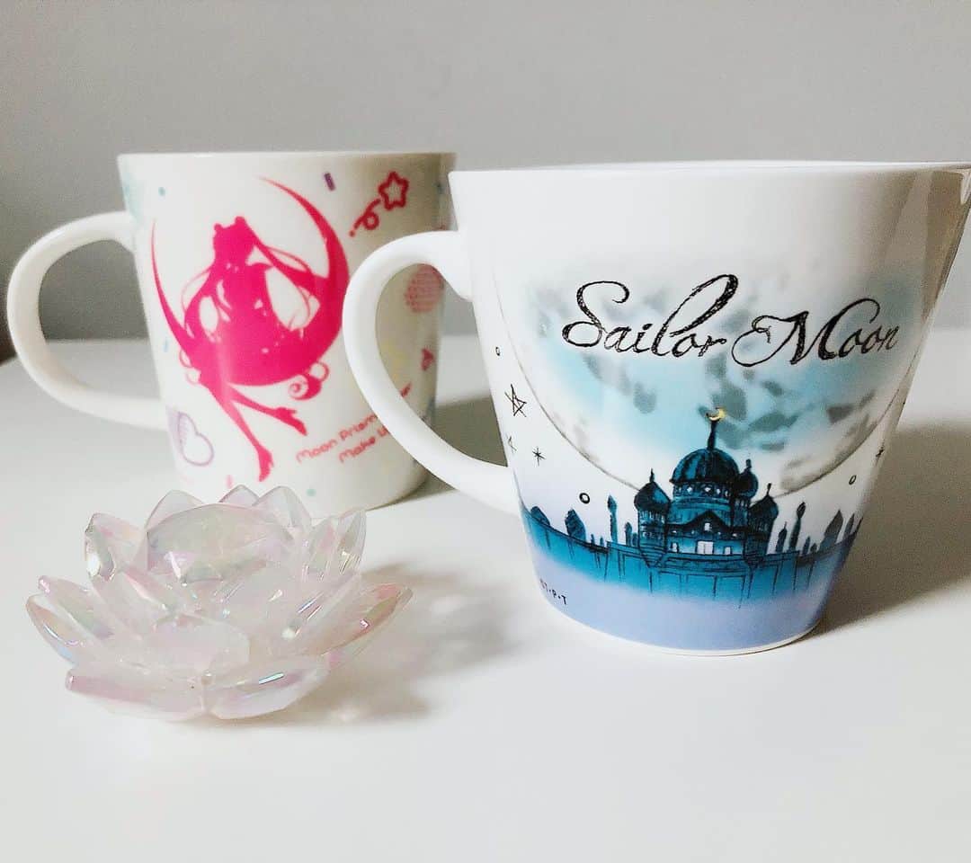 Sailor Moonさんのインスタグラム写真 - (Sailor MoonInstagram)「✨🌙 Hot beverage season = cute Sailor Moon mugs! JK I don’t use them!! Swipe to see backs! They are both many years old but could potentially be found on eBay! 🌙✨  #sailormoon #セーラームーン　#mugs #tea #teacup #coffee #coldweather」1月6日 6時14分 - sailormoon_sc