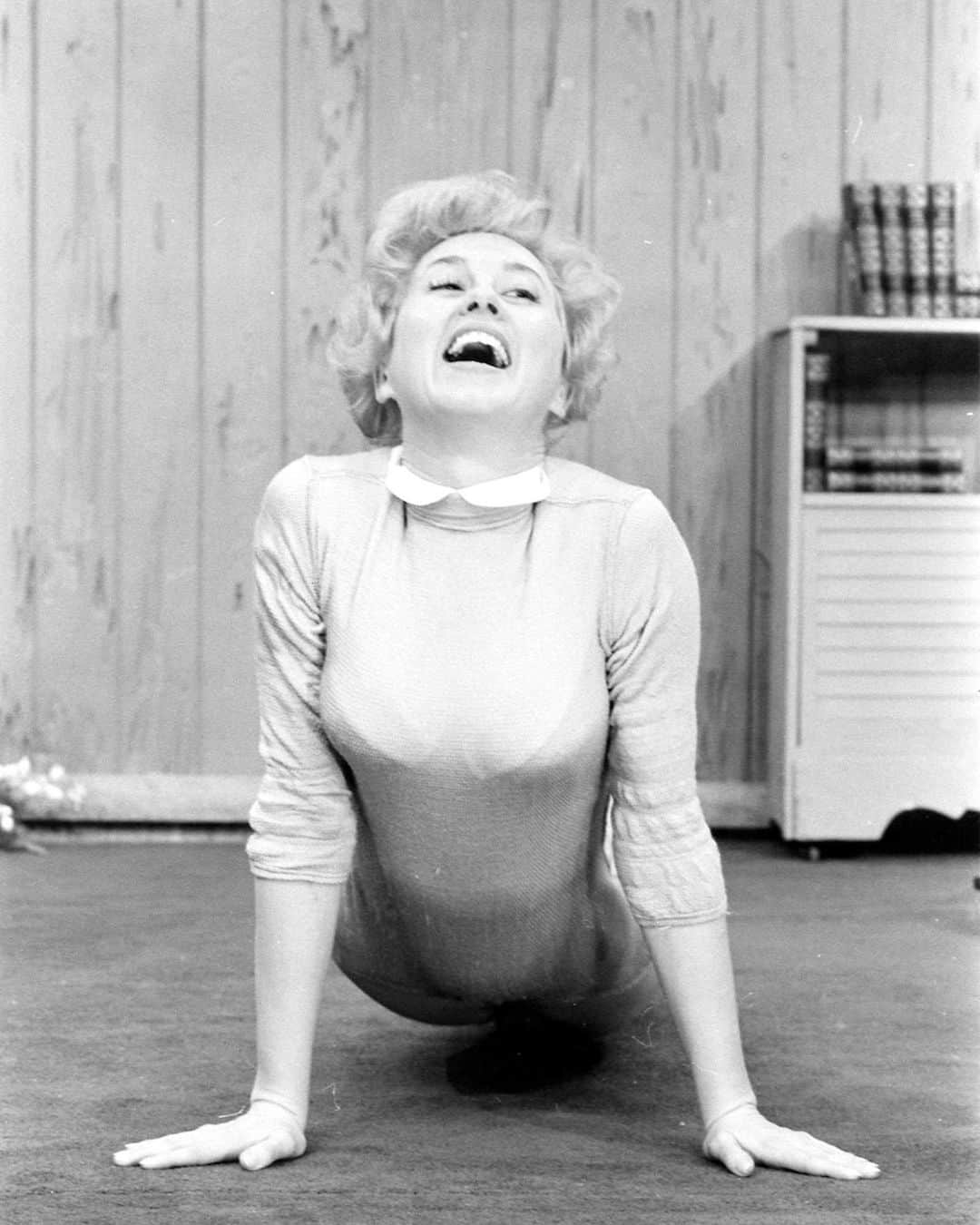 lifeさんのインスタグラム写真 - (lifeInstagram)「Meet Debbie Drake, the first woman to host a fitness show on American television. "I want to be the most important exercise girl in the world," she told LIFE in 1962. Here she is at 29 as captured by LIFE photographer Alfred Eisenstaedt—who makes a leotard-clad cameo at the end—on set of her show.  For more on Debbie, check out the link in bio. (📷Alfred Eisenstaedt / LIFE Picture Collection)   #fitfluencer #alfredeisenstaedt #retrofitness #1960sfashion」1月6日 6時26分 - life