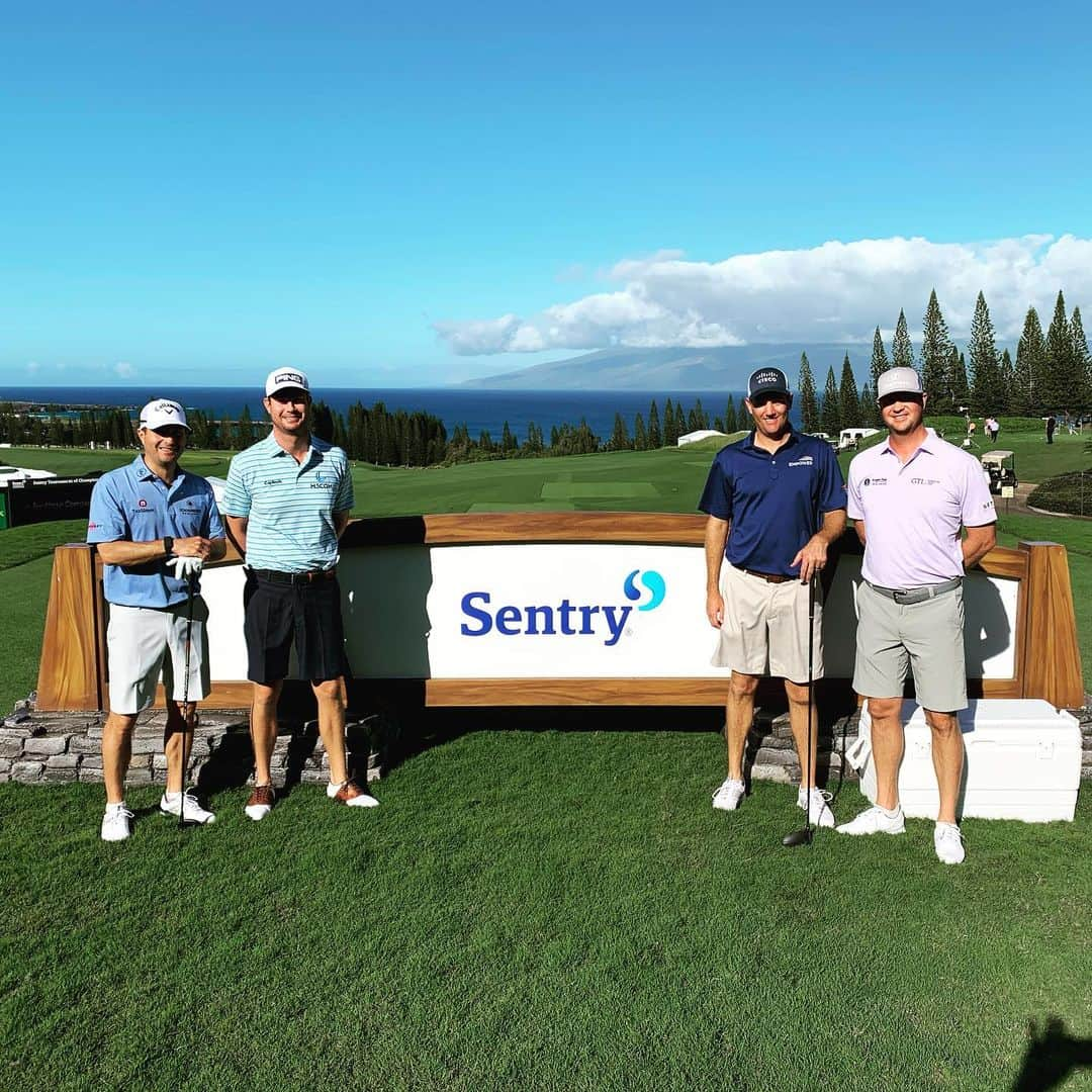 ケビン・キスナーのインスタグラム：「How about them Dawgs?!?! #dawgsinmaui @hud_swafford @brendontoddpga @harris_english @coachkirbysmart」