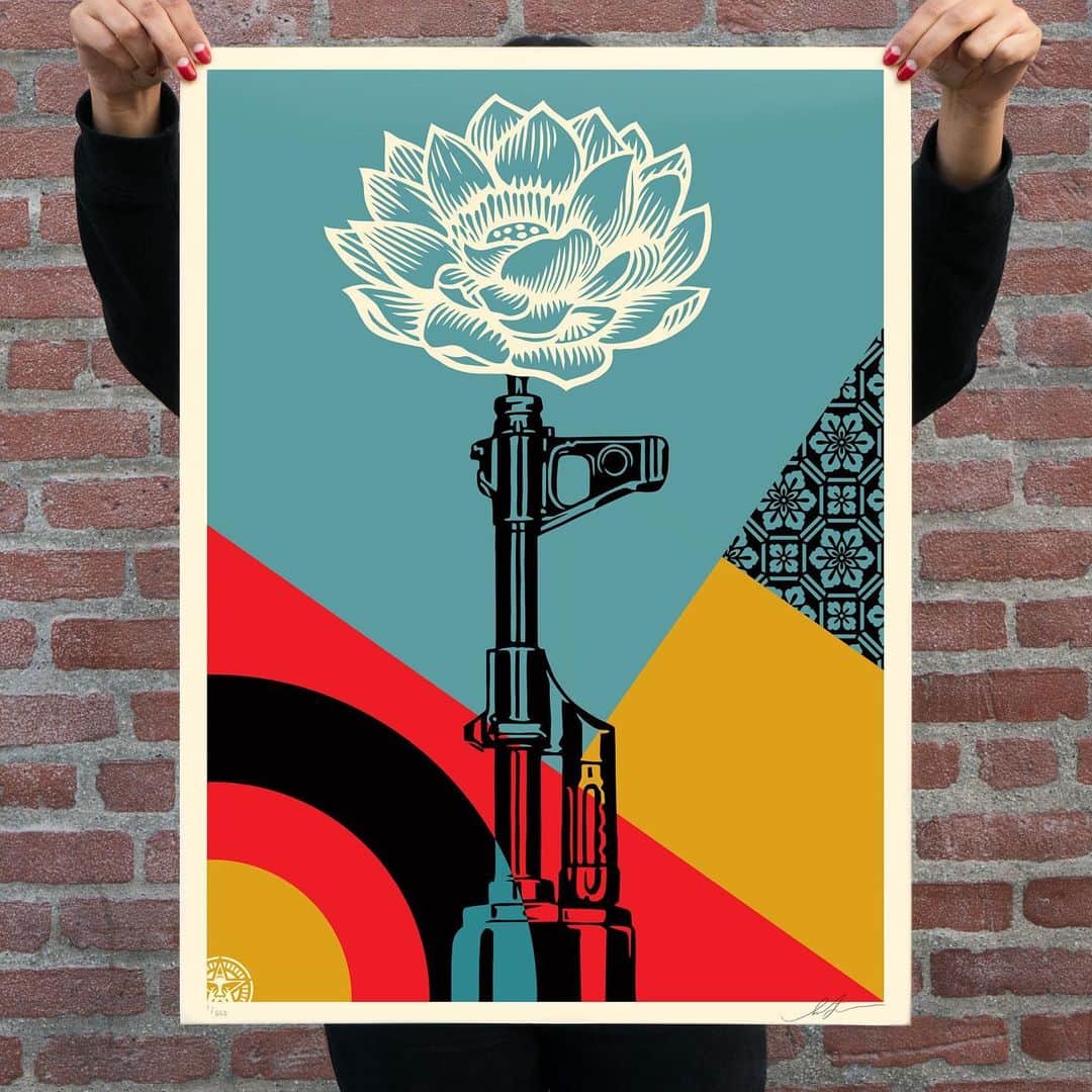 Shepard Faireyのインスタグラム：「"AK-47 Lotus" and "AR-15 Lily" Available Thursday, January 7th!⁠⠀ ⁠⠀ These images are inspired by Vietnam War protesters who would put flowers in the gun barrels of the National Guard who were brought in to suppress their protests for peace. I’m a pacifist, whether that means finding diplomatic solutions to prevent and avoid war internationally or finding diplomatic solutions to prevent and avoid gun violence at home. I’m not anti- Second Amendment, so trolls can calm down… I’m not interested in macho blathering, I just want fewer people to die unnecessarily. @bradybuzz is doing good work preventing gun violence so they will receive a portion of proceeds from these two prints. Thanks for caring.⁠⠀ -Shepard⁠⠀ ⁠⠀ AK-47 Lotus. 18 x 24 inches. Screen print on thick cream Speckletone paper. Signed by Shepard Fairey. Numbered edition of 550. $55. Proceeds go to Brady United. Available on Thursday, January 7th @ 10 AM PST at https://store.obeygiant.com/collections/prints. Max order: 1 per customer/household. International customers are responsible for import fees due upon delivery.⁣ Shipping may be delayed due to COVID19. ALL SALES FINAL.⁠⠀ ⁠⠀ AR-15 Lily. 18 x 24 inches. Screen print on thick cream Speckletone paper. Signed by Shepard Fairey. Numbered edition of 550. $55. Proceeds go to Brady United. Available on Thursday, January 7th @ 10 AM PST at https://store.obeygiant.com/collections/prints. Max order: 1 per customer/household. International customers are responsible for import fees due upon delivery.⁣ Shipping may be delayed due to COVID19. ALL SALES FINAL.」
