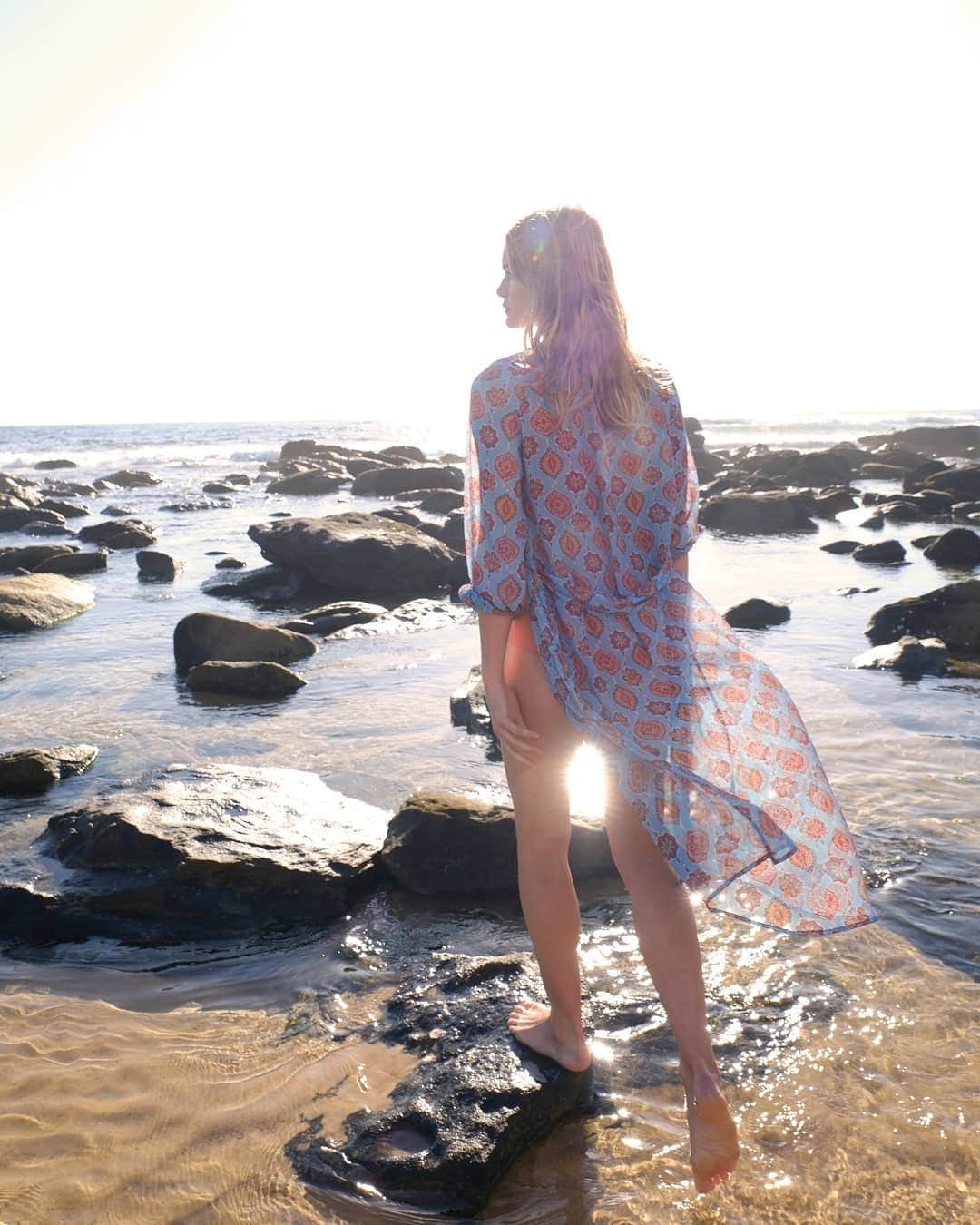ミーガンパークのインスタグラム：「Summertime bliss // Alice wears the Azra Silk Jacket. Find it as part of our summer sale on now x」