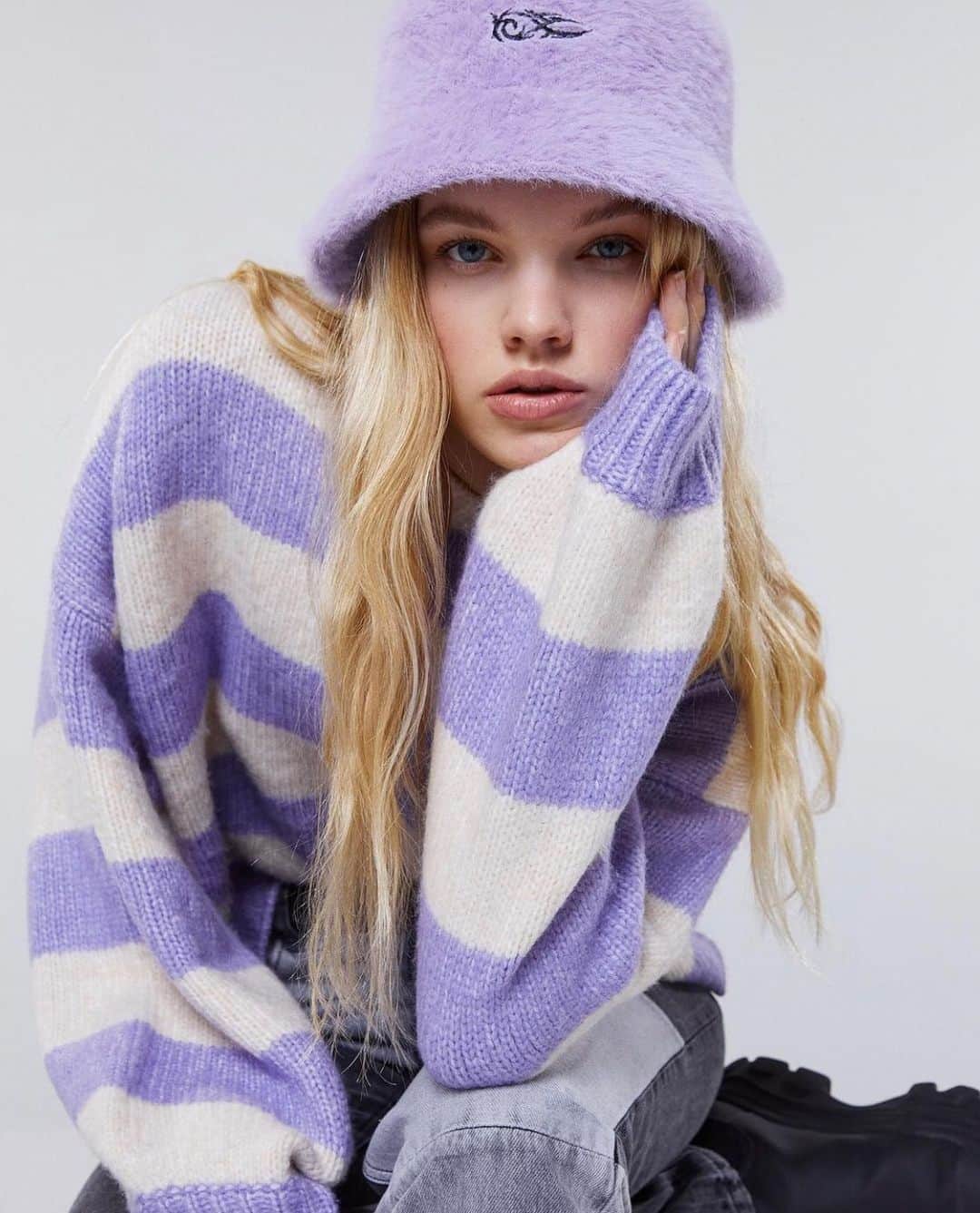 Bershkaのインスタグラム：「💜 Sweater ref: 1710/512 #bershkastyle」