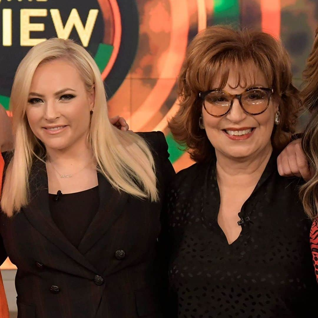 E! Onlineさんのインスタグラム写真 - (E! OnlineInstagram)「How's #TheView from where you're sitting? Because ours is 𝗮𝘄𝗸𝘄𝗮𝗿𝗱. 😬Meghan McCain's costar Joy Behar told her she didn't miss her at all while she was on maternity leave and you can watch the "nasty" exchange at the link in bio. (📷: Getty Images)」1月6日 7時02分 - enews