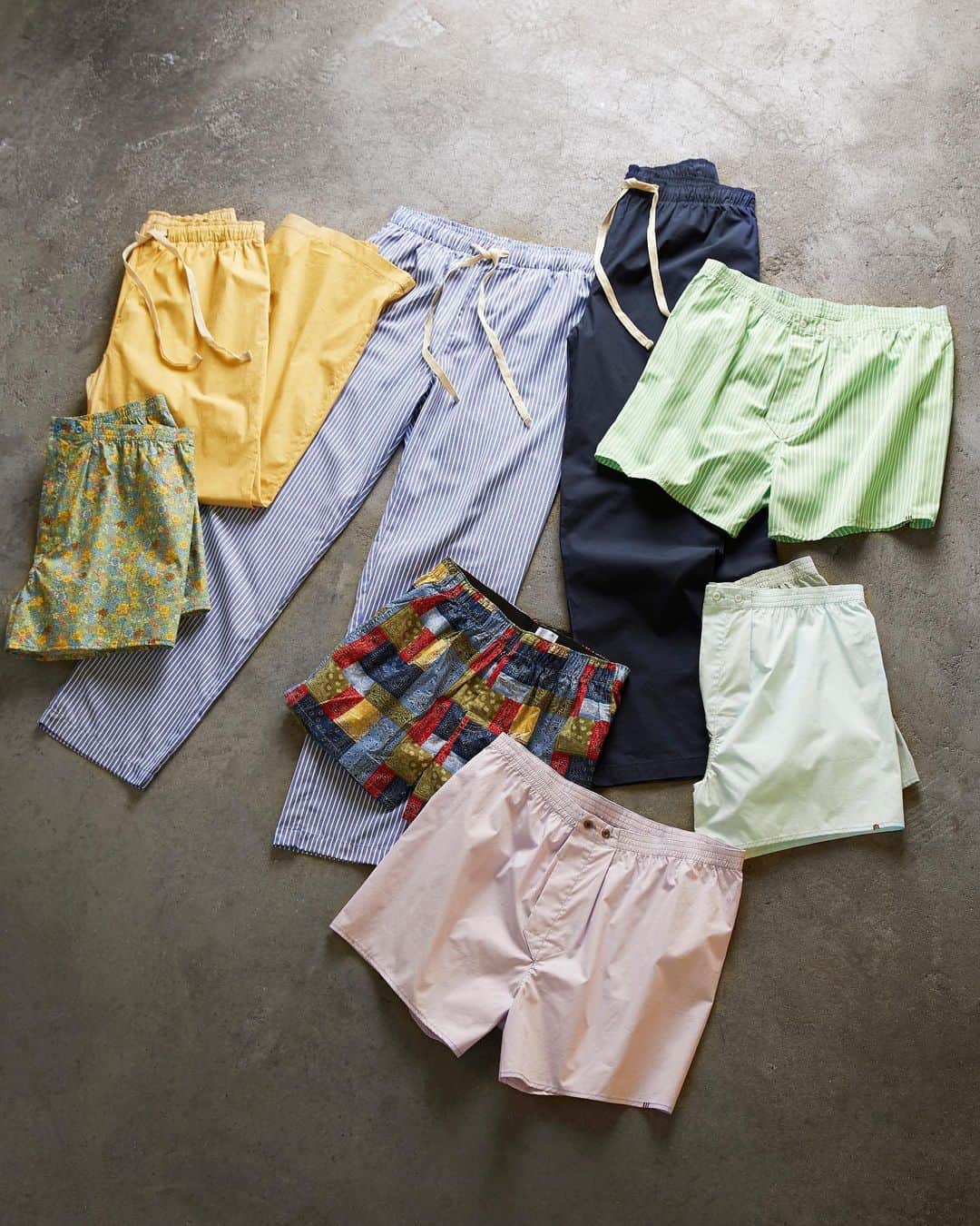 Urban Outfittersさんのインスタグラム写真 - (Urban OutfittersInstagram)「It's a pants party and you're all invited. Yes, shorts can come, too. Shop comfy and bright lounge bottoms at the link in bio. #UOMens」1月6日 7時13分 - urbanoutfitters