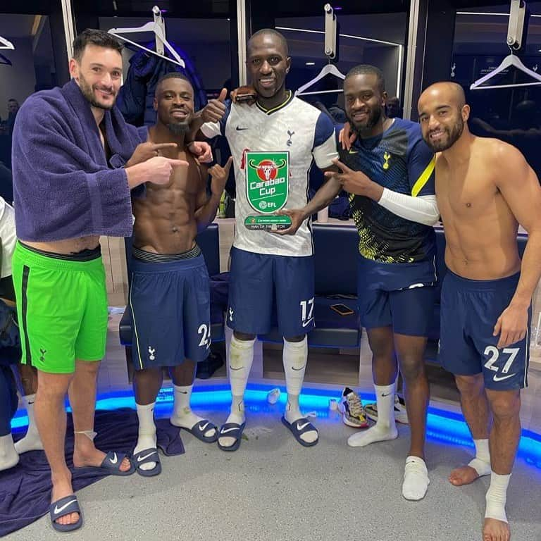 ムサ・シソコさんのインスタグラム写真 - (ムサ・シソコInstagram)「✅ Met see you soon wembley 🤙🏿💪🏿! #COYS #MS17」1月6日 7時13分 - moussasissokoofficiel