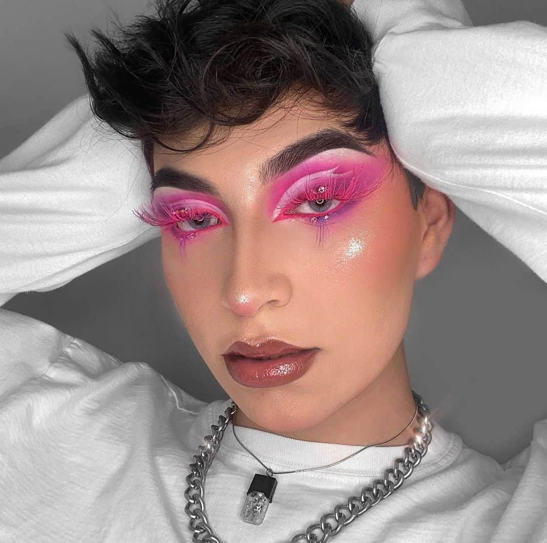 Jeffree Star Cosmeticsさんのインスタグラム写真 - (Jeffree Star CosmeticsInstagram)「Pretty in Pink 💕 @beat.by.cristian created this sickening look using our Blood Sugar palette, #velourliquidlipstick in the shade Diva & our #extremefrost in the shade Lick My Glit✨  #jeffreestarcosmetics」1月6日 7時38分 - jeffreestarcosmetics