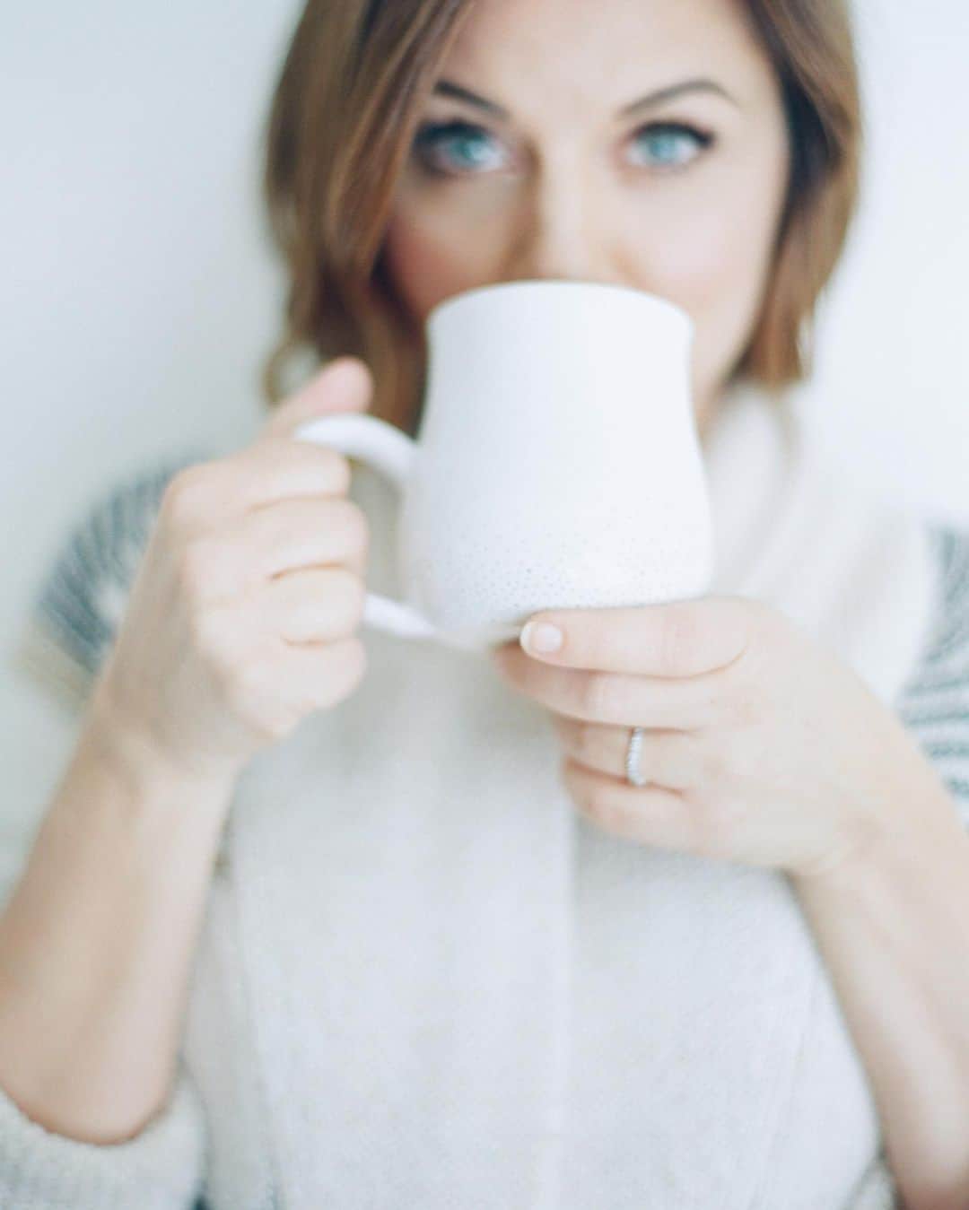 ティファニー・ティーセンのインスタグラム：「Do you love tea? It’s one of my favorite things about the winter season. Share some of your favorites below. 🫖#teatuesday」